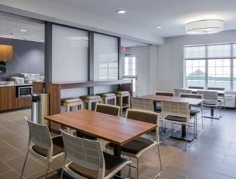 Microtel Inn & Suites By Wyndham Tioga Restaurant photo